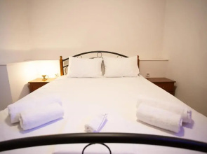 Traditional Apartment part of a Detached Villa on a luxurious Hill of Thessaloniki PANORAMA with a private garden with trees ,also available for Family and other gatherings and Kid's parties - under 13 , for less than 20 people alltogether