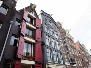 Stylish Canal House