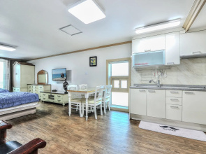 Sokcho Esher House Pension