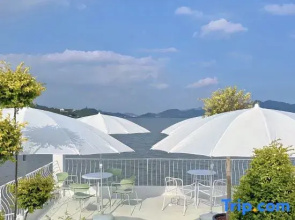 Jiujian Tang Iya Homestay (Dongqian Lake)