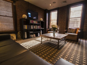 Broadway Hotel and Hostel