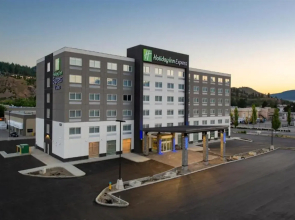 Holiday Inn Express & Suites Kelowna - East by IHG