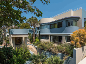 Mantis No5 Boutique Art Hotel