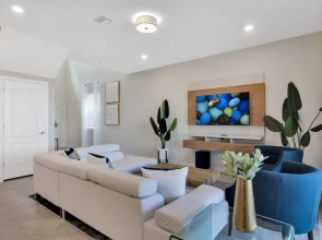 summer Deal! 5 Bdrm Solterra Home! 5 Bedroom Villa by RedAwning