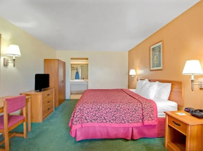 Days Inn & Suites Braunig Lake