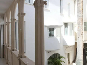 Puro Oasis Urban Hotel
