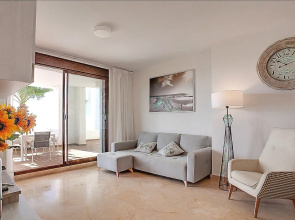 3 bedroom apartment garden and sea view