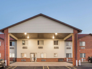 Super 8 by Wyndham Monmouth IL