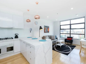 ROLAND, 1BDR Melbourne Apartment