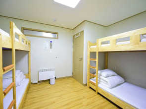 Ganderak Guesthouse - Hostel