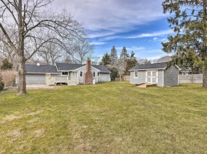 Mattituck Home w/ Fireplaces - Near Wineries