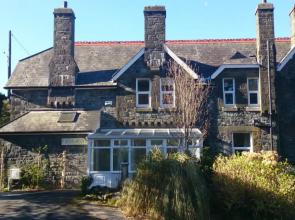 Lovely Large Home 10 Minute Walk to Barmouth Beach