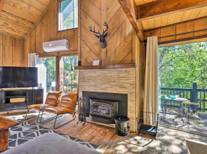 Near Trails: Cabin w/ 2-level Deck in Twain Harte