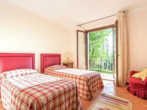 Villa in Lonnano With Pool
