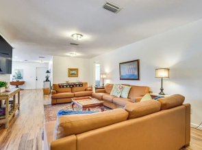 6 Mi to Beaches: Modern Bradenton Getaway!
