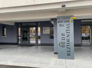 Maia Minimalist Studio