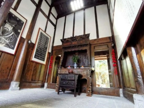 Langzhong Hou Family Courtyard Inn