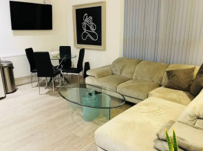Stylish Salt Hill 2 Bed 1 Bath Apartment