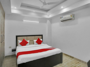 OYO 82100 Golden Residency