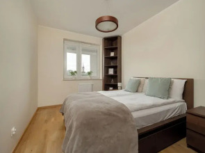Spacious Apartment for 6 by Renters