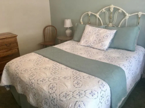 Oak Hideaway Cottage- 1.5 Blocks to OSF