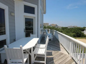 Paradise Cove - 8 Br home by RedAwning