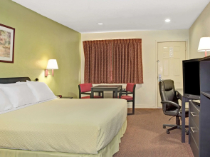 Days Inn by Wyndham El Campo TX