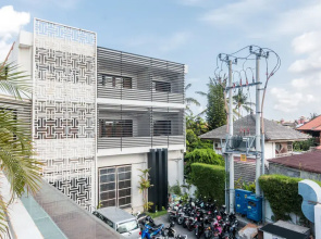ZenRooms Kuta Poppies Lane