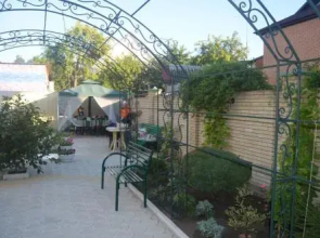 Shartrez Guest House