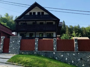 Casa De Sub Munte