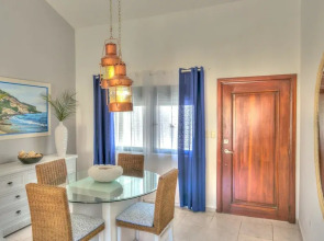 Beautiful Beachfront Apartment With Unique Ocean Views