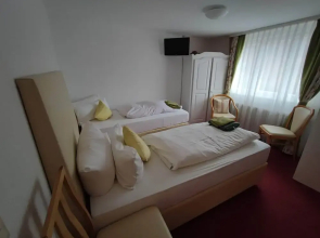 Room in Guest Room - Pension Forelle - Double Room 01