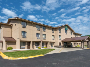 Quality Inn & Suites Warren