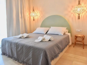 StayBridge Apartments, Mesongi