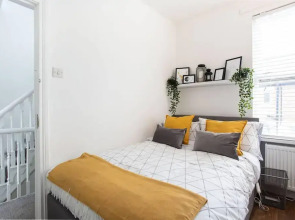 Luxurious 4-bedroom Home on Trendy Ormeau, Belfast