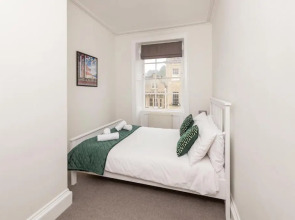 Stunning Georgian Apartment in Central Bath