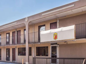 Super 8 by Wyndham Camp Springs/Andrews AFB DC Area