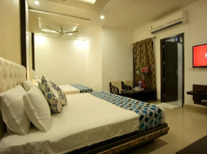 Riya Palace by OYO Rooms
