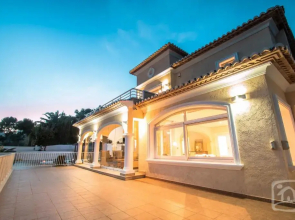 Abahana Villas Lou