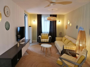 Les Cerisiers - NEW Beach Apartment with Pool, Centrally Located in Flic-en-Flac