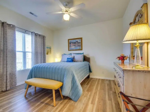 Lakefront Osage Beach Condo: Dock Your Boat Here!