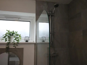 Two Bed Apartment - Free Private Parking - by PROPERTY PROMISE