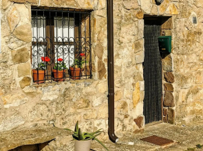 Casa independiente y completa con una habitación "Venta de Cidones"