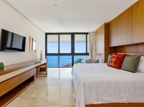 Modern Luxury W Resort Amenities Sleeps 16