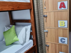 V - Rooms Hostel - Adults Only