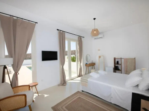 Adyton Luxury Suites Mykonos Poolside Luxury