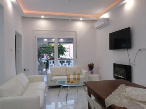 Luxury Fani House Next to Harbor area with Jacuzzi