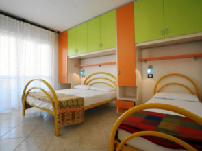 Residence La Pigna in Rosolina Mare, the structure is in the central area, nearby the services, the-La Pigna EST 16