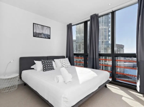Indie, 2BDR Docklands Apartment