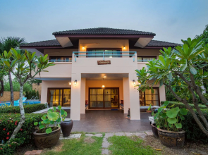 The Queen Park Beach Pool Villa